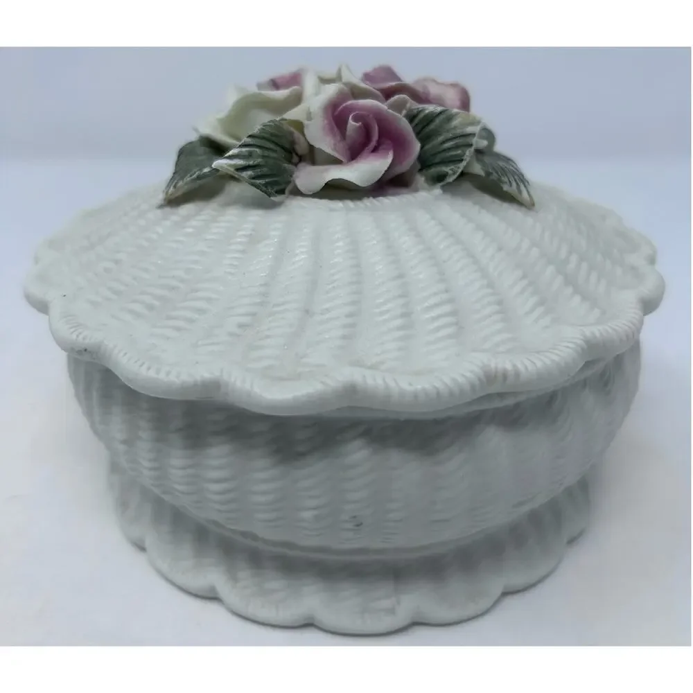 Ivory Porcelain Footed Trinket Dish with‎ Floral Decorated Lid